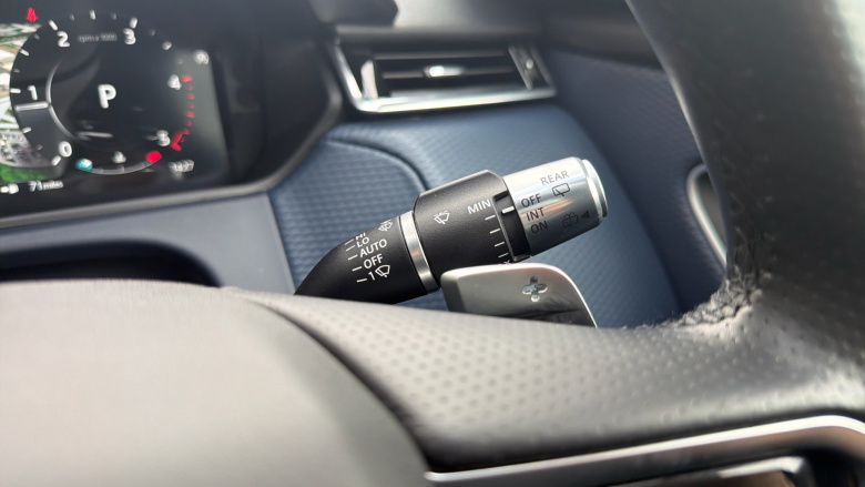 Land Rover Range Rover Velar 2.0 D200 R-Dynamic SE 5dr Auto Diesel Estate